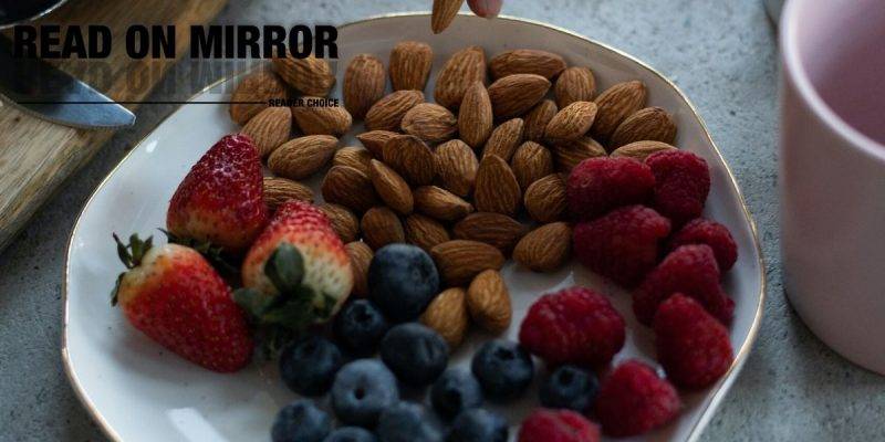 बादाम खाने के 18 लाजवाब फायदे और नुकसान। Almonds in Hindi