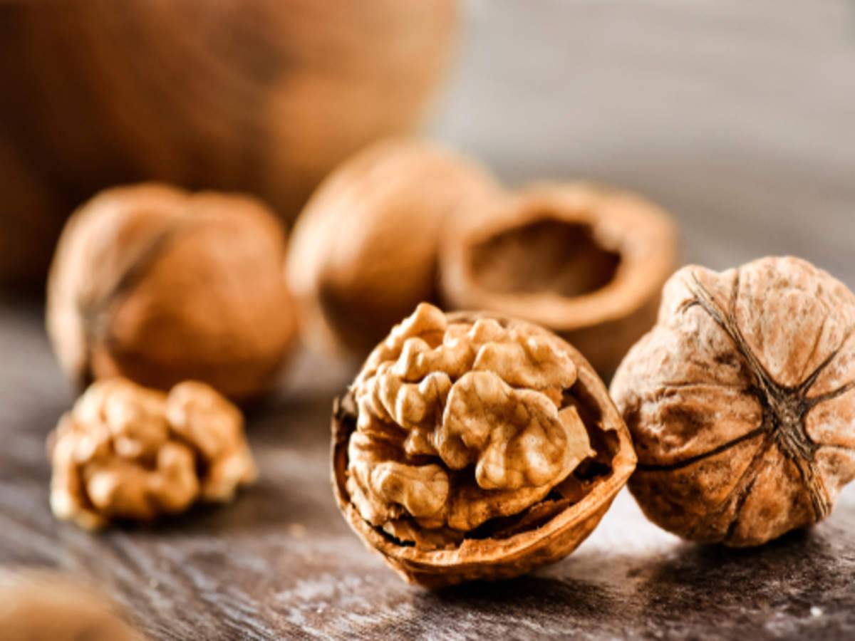 अखरोट को कैसे और कब खाया जाए- How to Eat Walnuts in Hindi