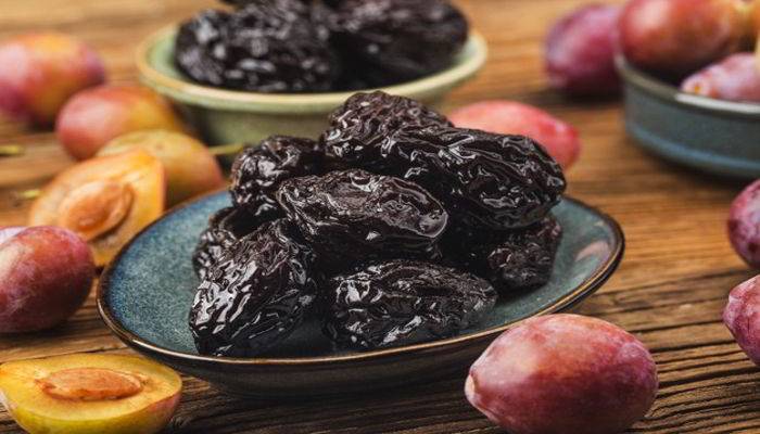 Aloo Bukhara Ke Fayde - Health Benefits of (Prunes) Plum in Hindi