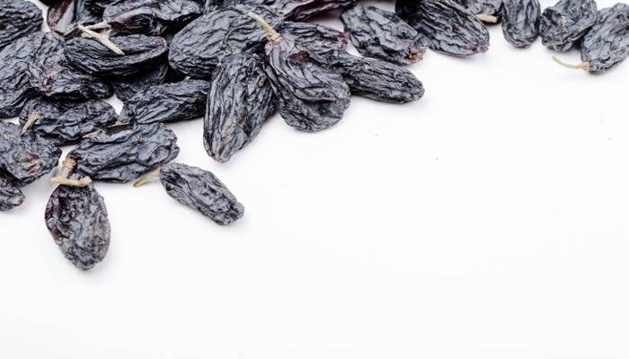 काली किशमिश का सेवन और  उपयोग - Uses of Black Raisins in Hindi