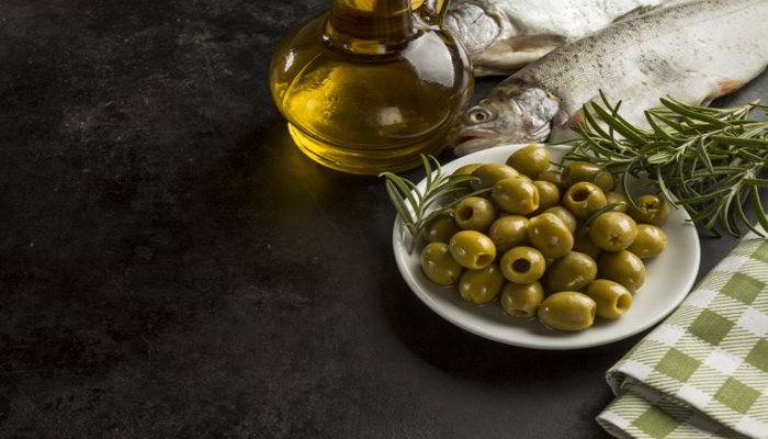 जैतून के तेल को इस्तेमाल करने का तरीका - Olive Oil Uses in Hindi