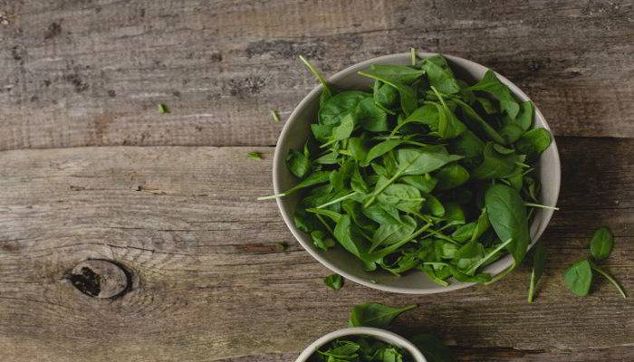पालक के स्किन पर फायदे - Spinach Benefits For Skin in Hindi